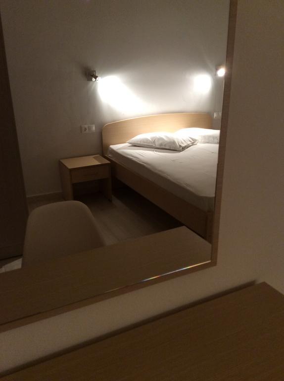 普拉基亚斯艾琳娜旅馆公寓 客房 照片