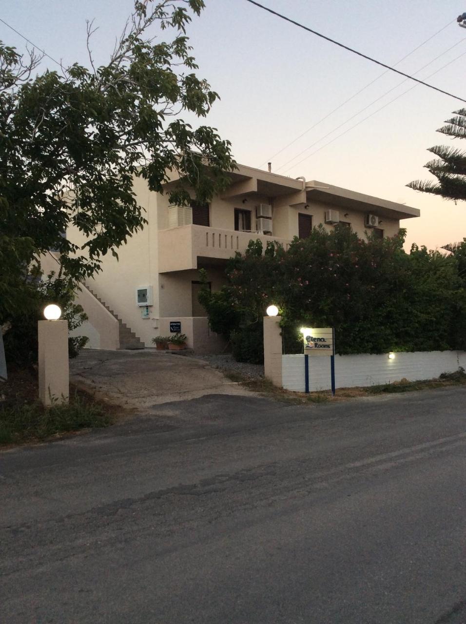 普拉基亚斯艾琳娜旅馆公寓 外观 照片